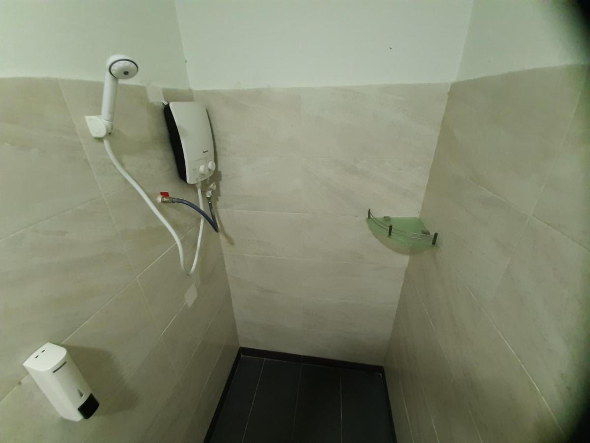 Mn Ferringhi Inn Batu Feringgi Exteriör bild