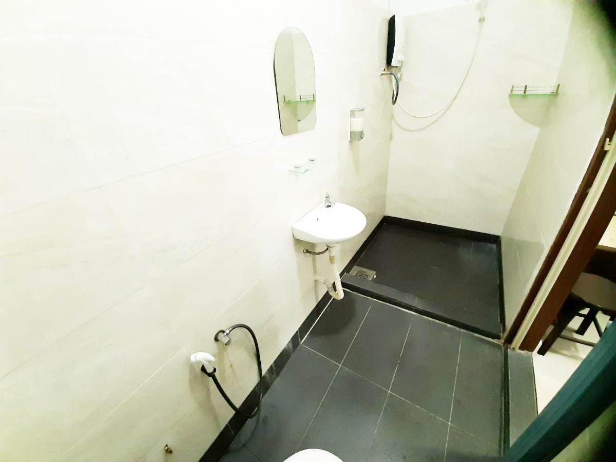 Mn Ferringhi Inn Batu Feringgi Exteriör bild