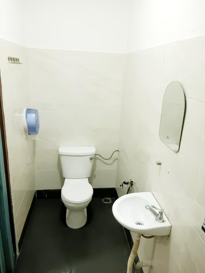 Mn Ferringhi Inn Batu Feringgi Exteriör bild