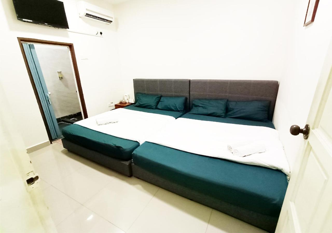 Mn Ferringhi Inn Batu Feringgi Exteriör bild