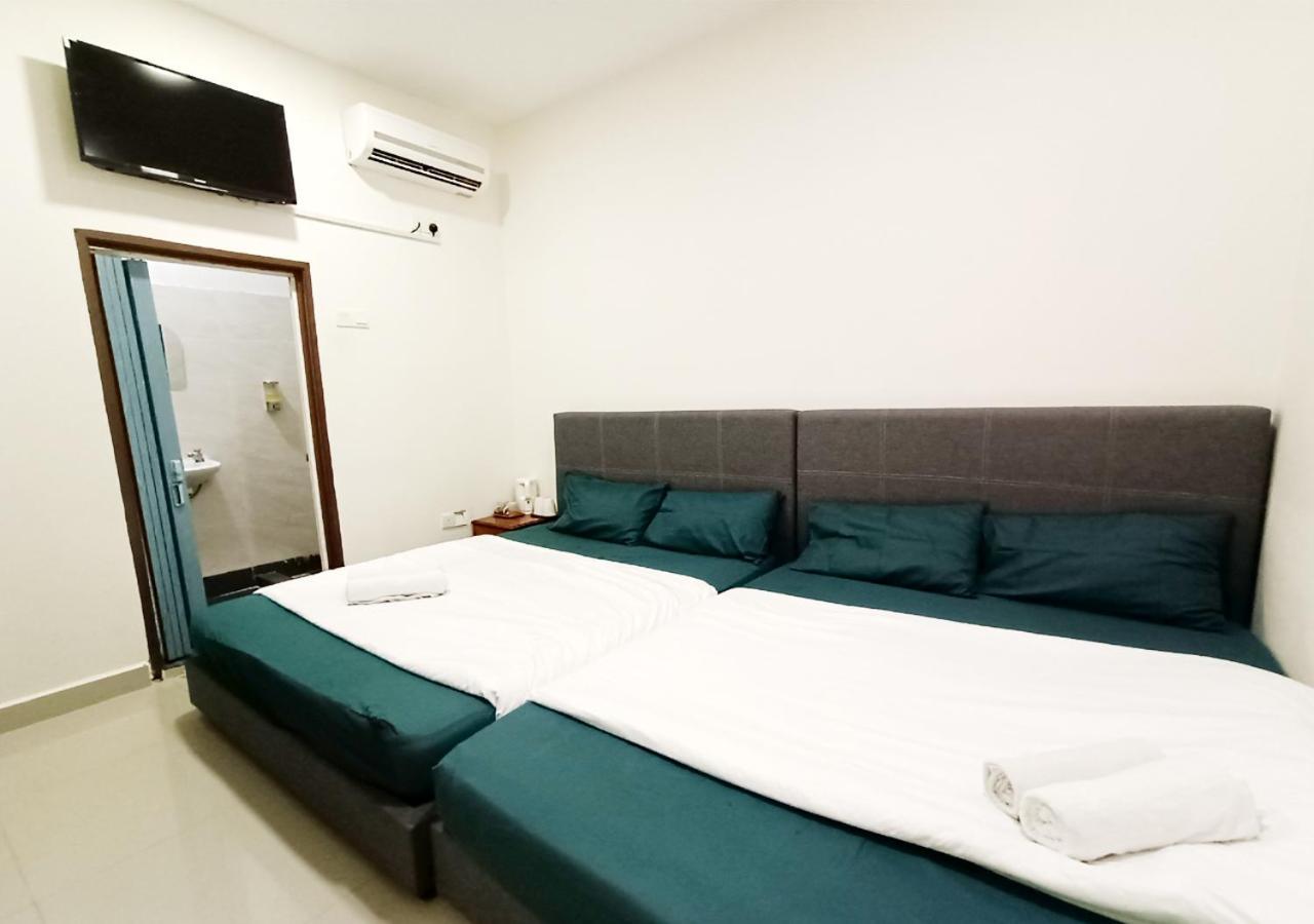 Mn Ferringhi Inn Batu Feringgi Exteriör bild