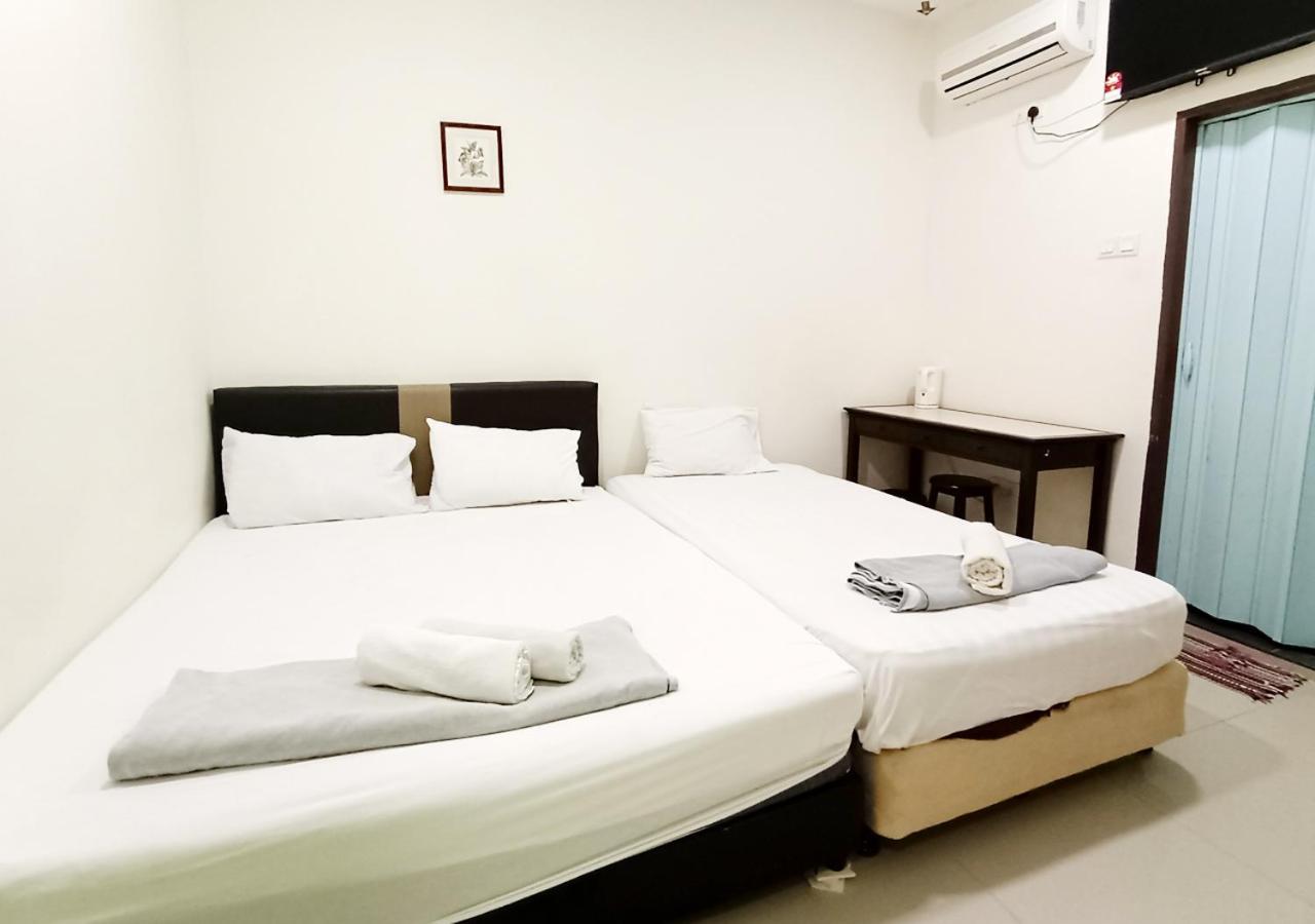 Mn Ferringhi Inn Batu Feringgi Exteriör bild