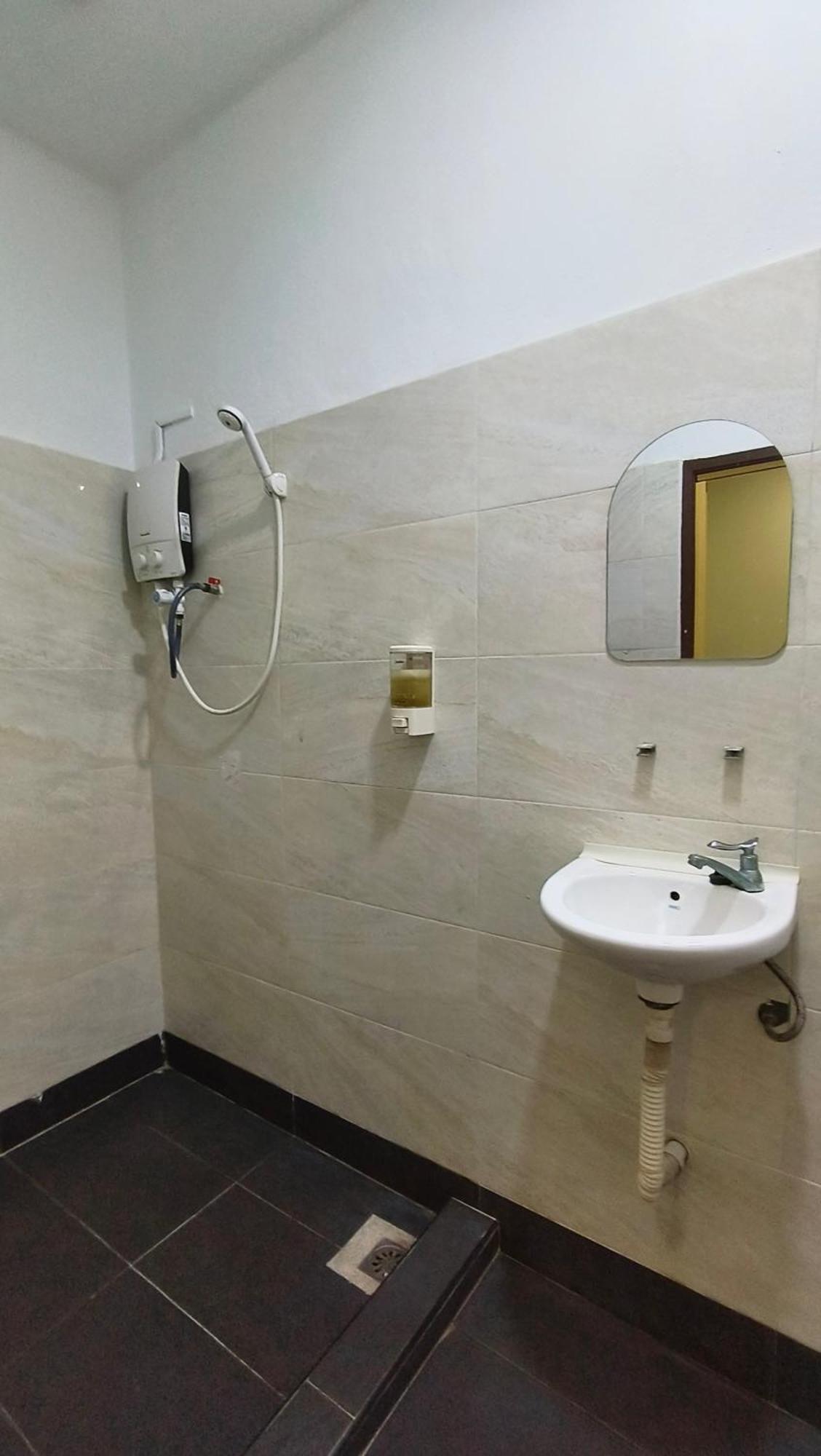 Mn Ferringhi Inn Batu Feringgi Exteriör bild