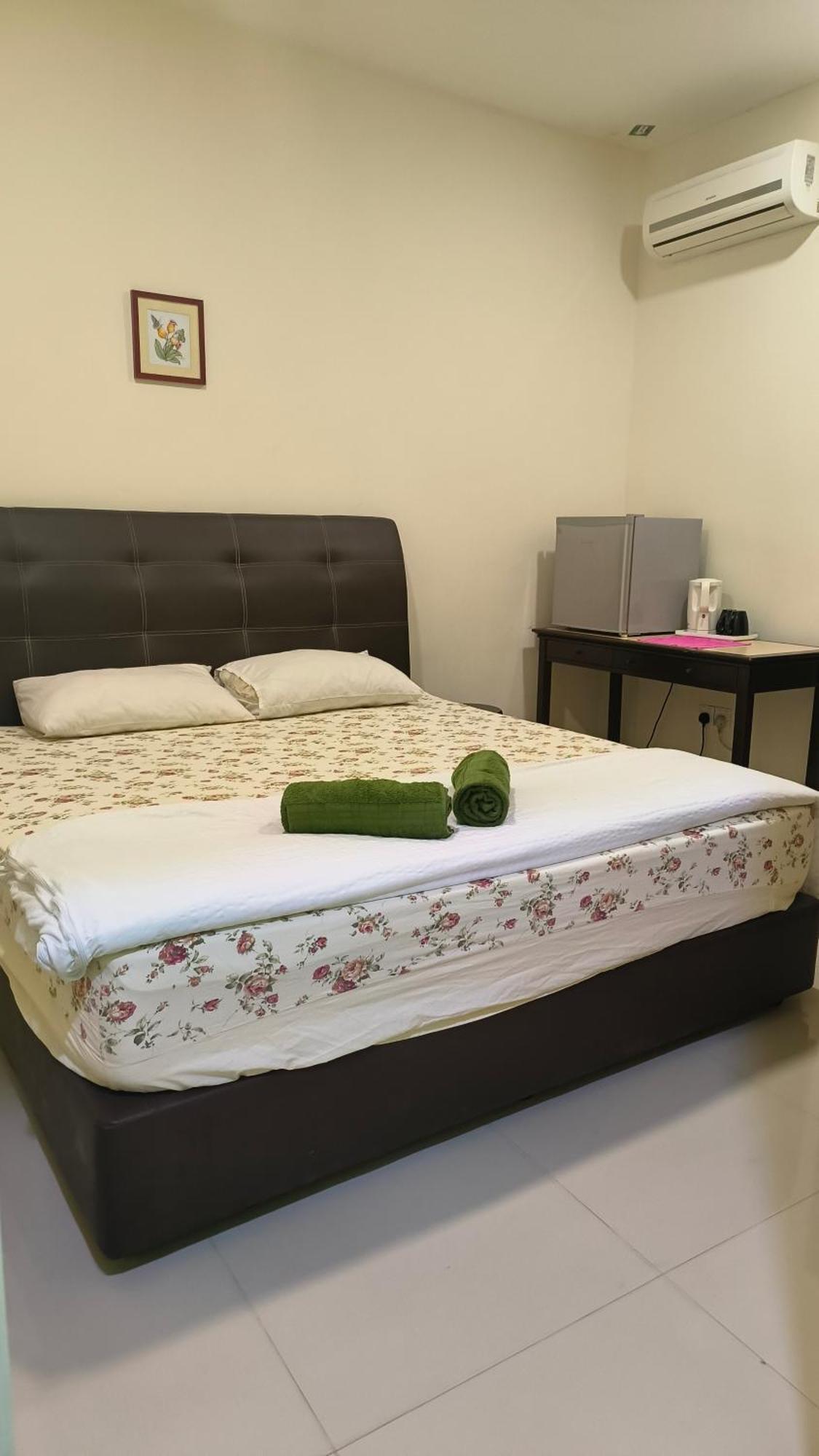 Mn Ferringhi Inn Batu Feringgi Exteriör bild